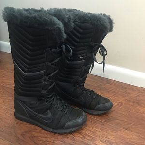 NIKE Fur Lined Boots Winter Hiking Snow 12 Black
